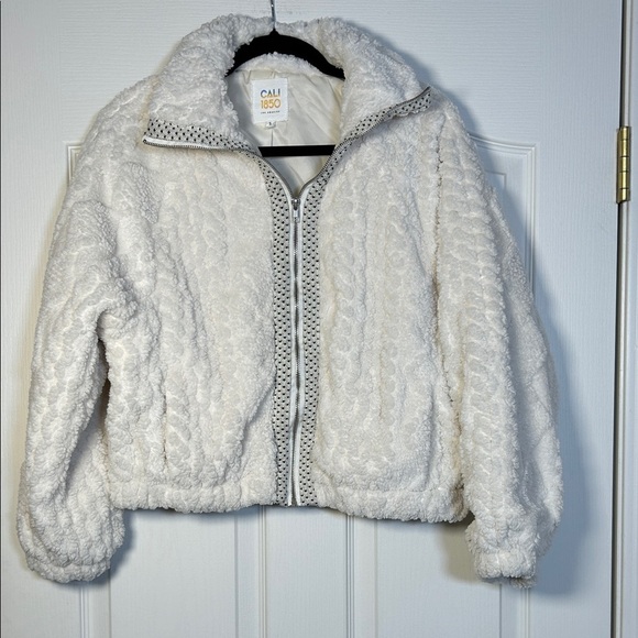 Cali1850 Jackets & Blazers - Cali 1850 White Faux Fur Jacket size Small